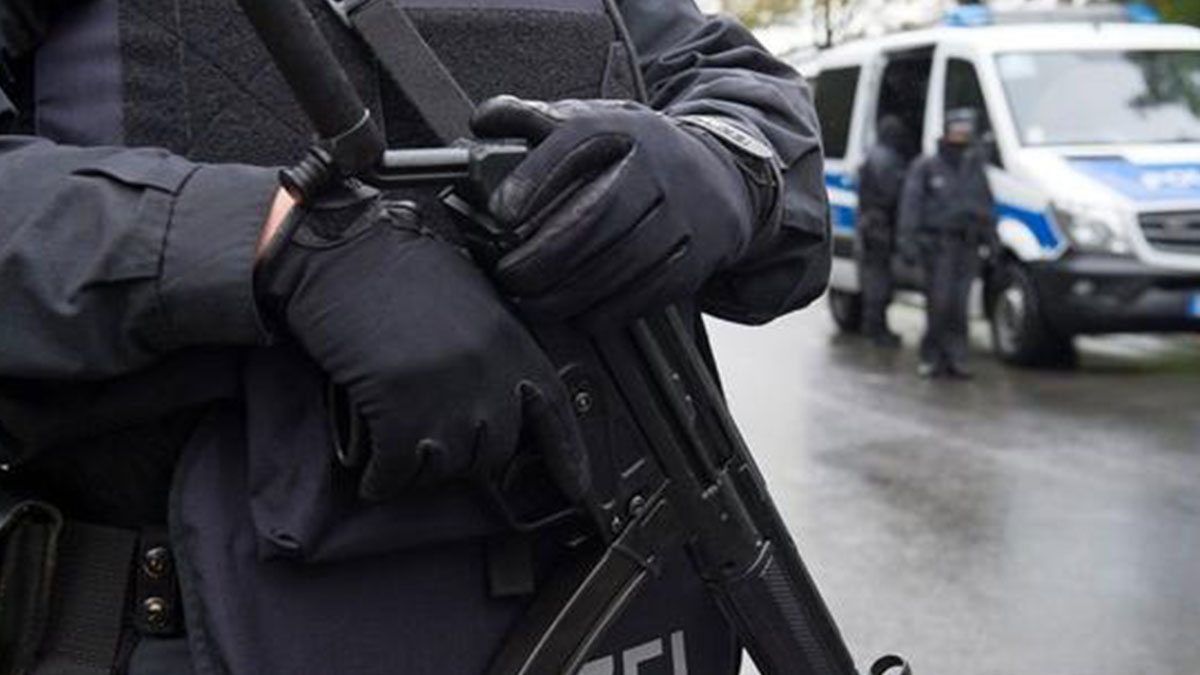 Almanya'da Ensar Vakfı'na polis baskını
