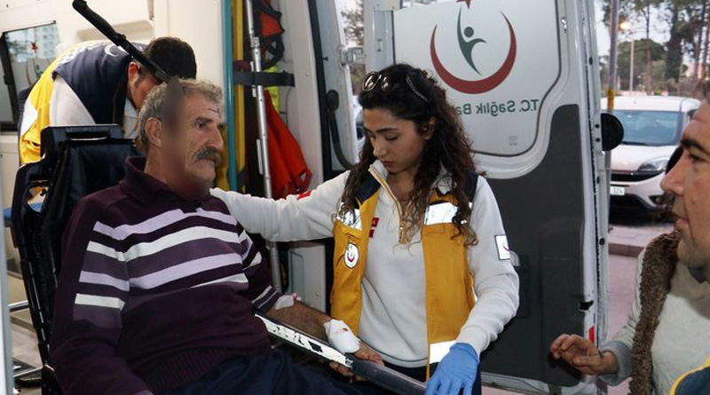 Kafasında bıçakla hastaneye gitti, eşinin iddiası şoke etti