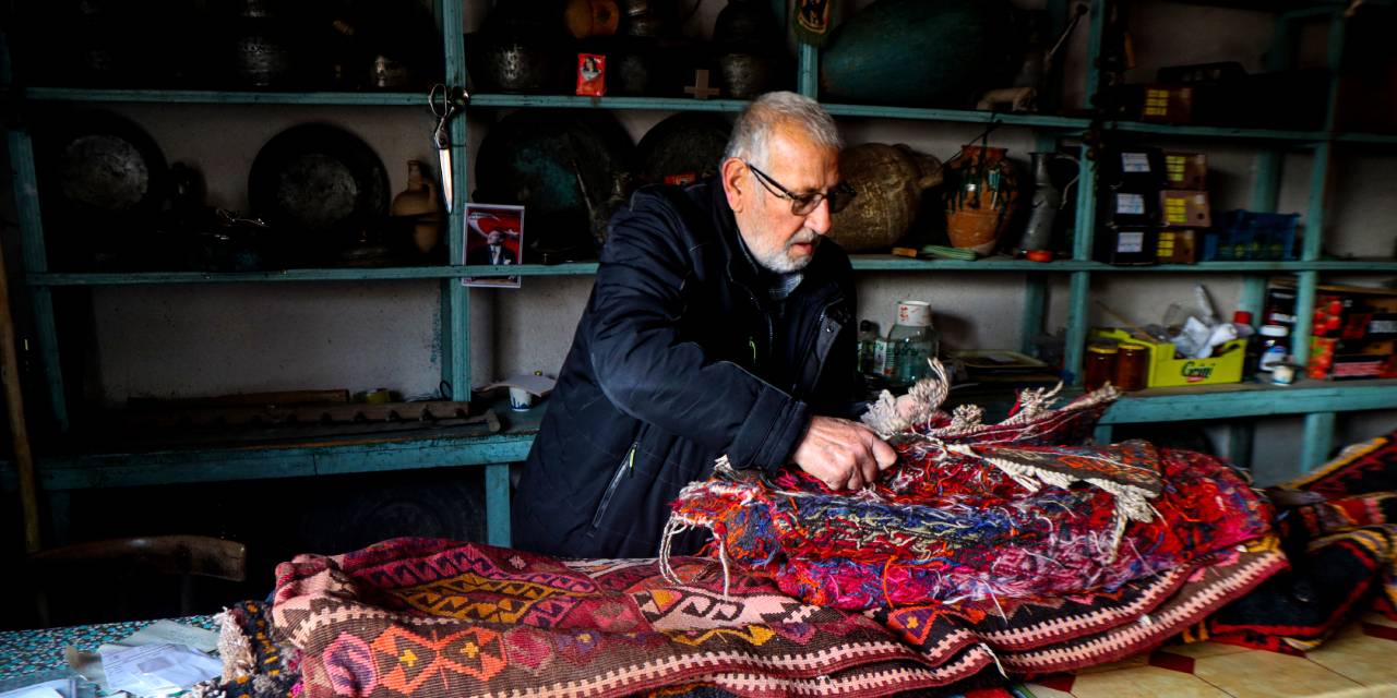 Baba hatırası manifatura dükkanında geçmişi yaşatıyor