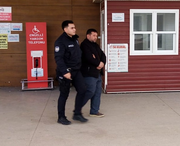 Eşini başına çekiçle yaraladığı şüpheli bu sefer tutuklandı