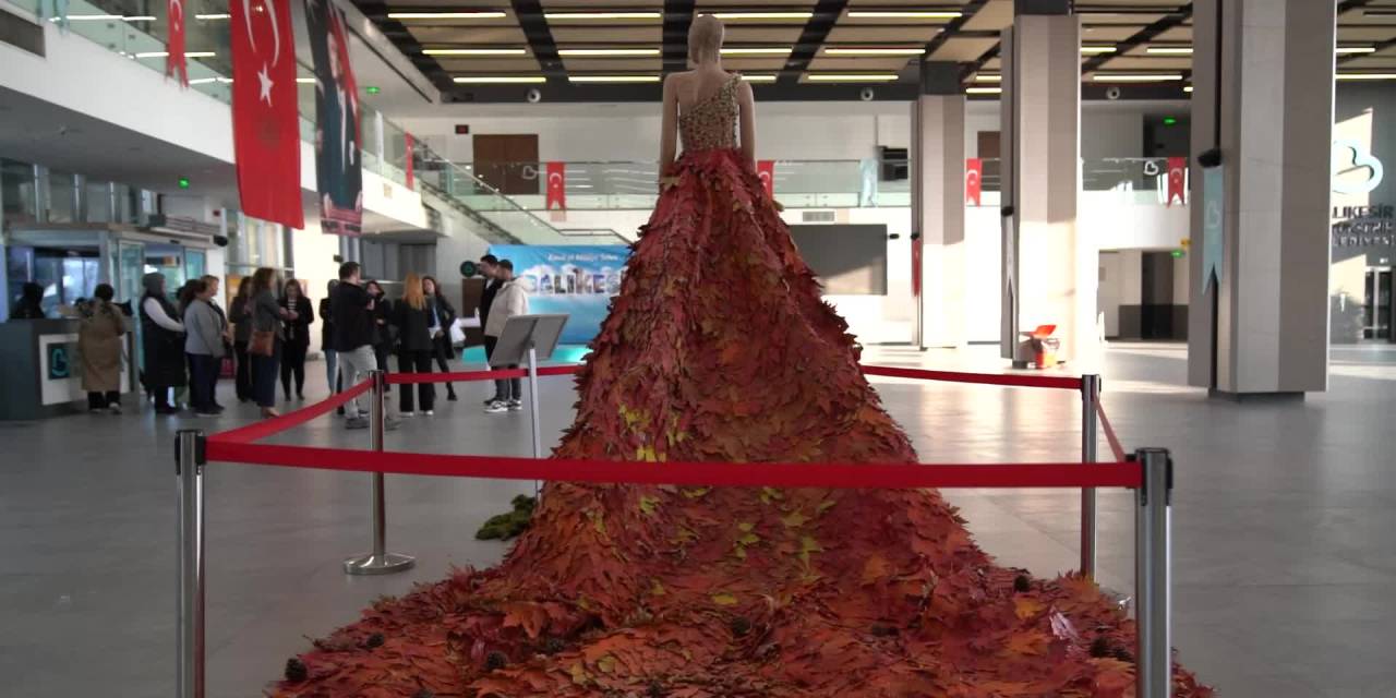 Balıkesir Büyükşehir Belediyesi’nin kadın çalışanlarından gelinlikli “Uyanış” çağrısı