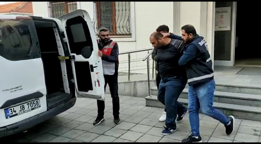 İstanbul'da annesini bıçaklayarak öldüre zanlı adliyede