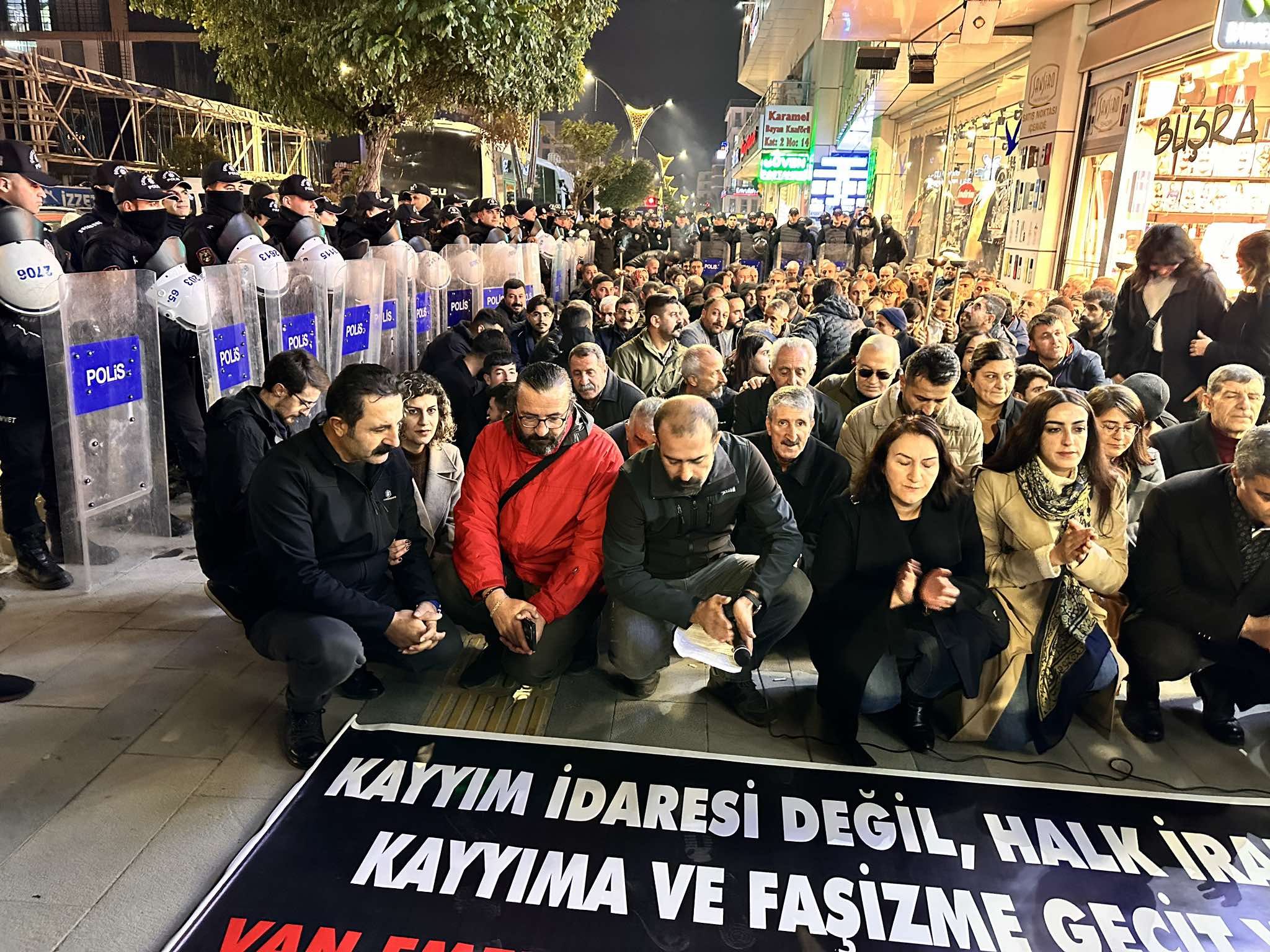 Van’da kayyum protestosu: Halkın iradesine ipotek konulamaz