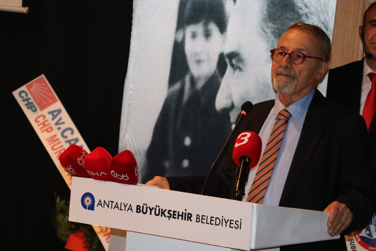 Prof. Dr. Naci Görür'e "Başöğretmen Atatürk Onur Ödülü" verildi