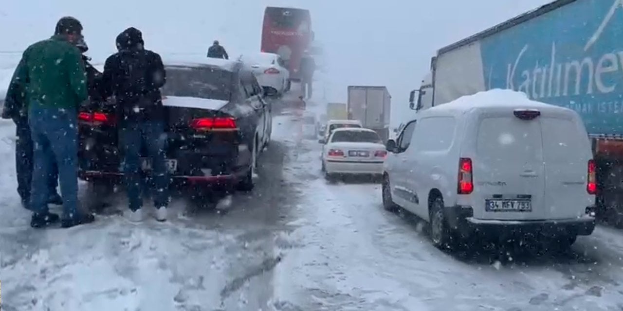 Ankara İstanbul otoyolunda ulaşım durdu. Vatandaşlar yolda kaldı