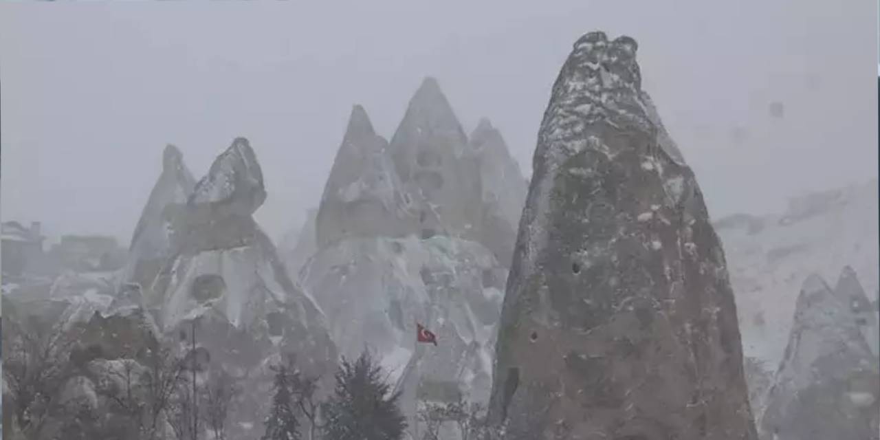 Kapadokya beyaz örtüyle kaplandı