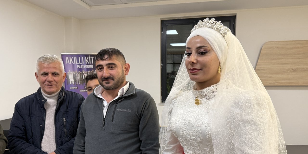 Karlı yolda kalan gelin ve damat 11 saat sonra kurtarıldı