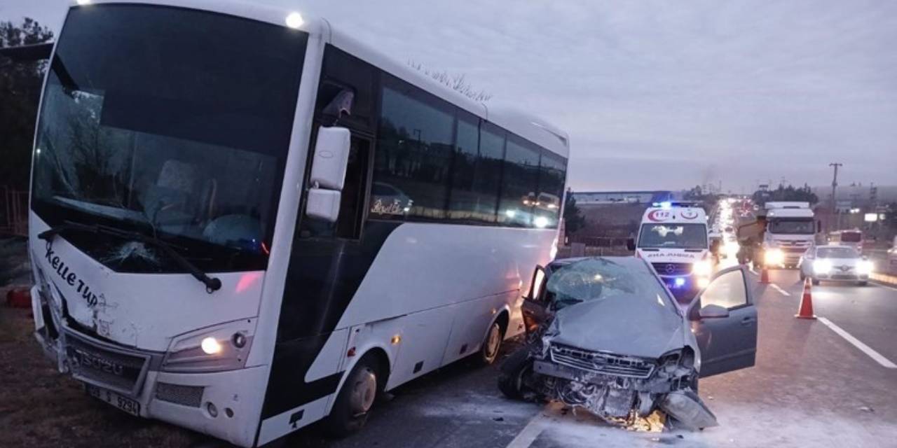 Otomobil ile midibüs birbirine girdi. Ölü ve yaralılar var