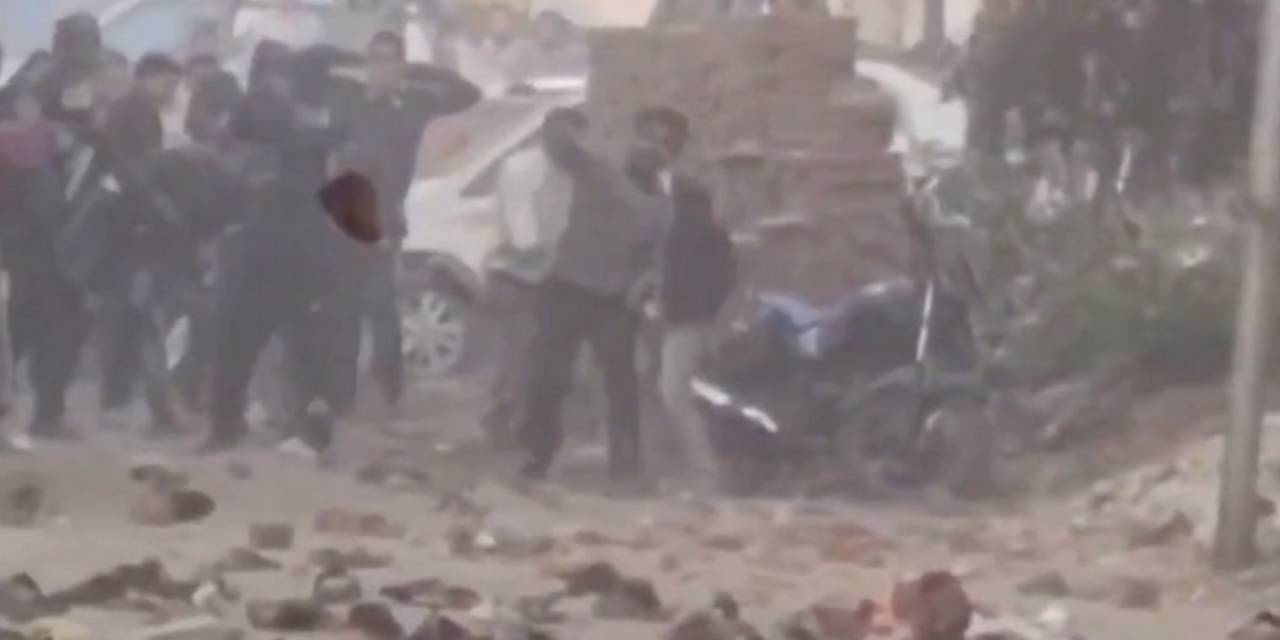 Hindistan'da cami yüzünden olaylar çıktı. Çok sayıda ölü ve yaralı var