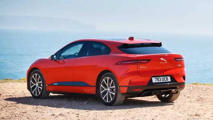 Elon Musk lüks otomobil devini topa tutmuştu. Şirketten yanıt geldi