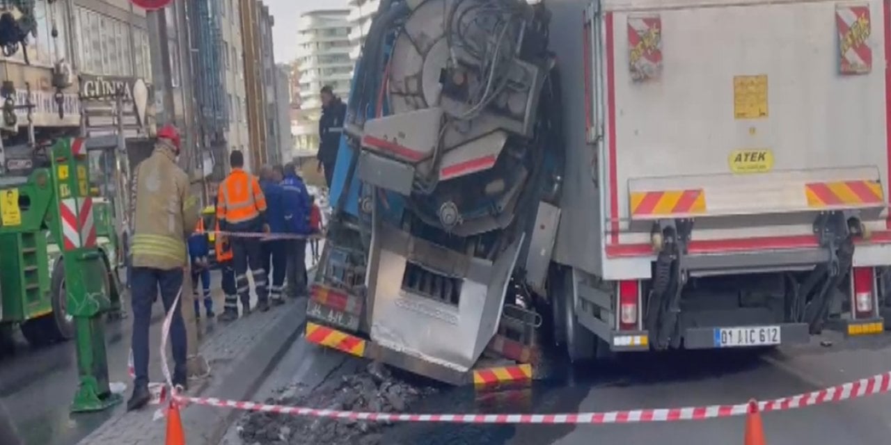 Güngören'de yol çöktü. 2 kamyon mahsur kaldı. Trafiğe kapatıldı