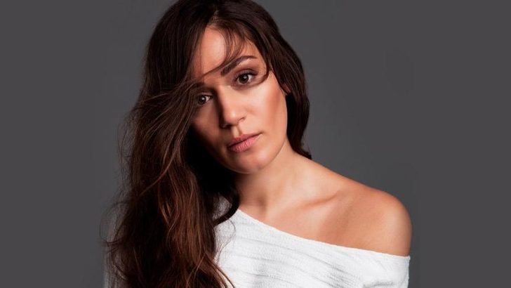 İlk kez defileye çıkan Özge Borak'tan cesur tercih