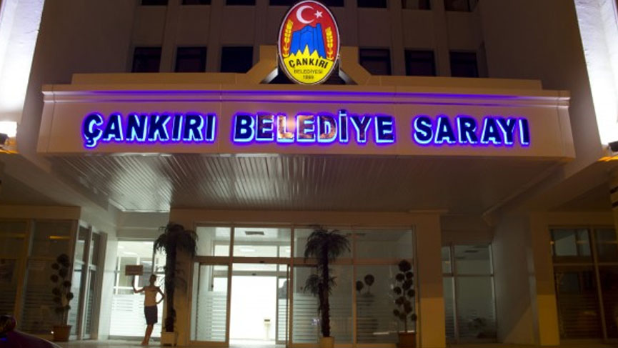 Saray gitti, TC geldi