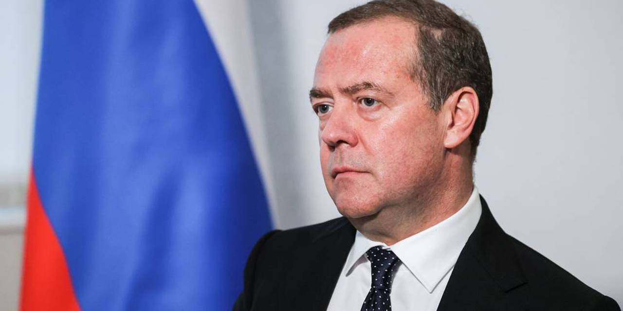 Medvedev: Gerekirse NATO üslerini vuracağız