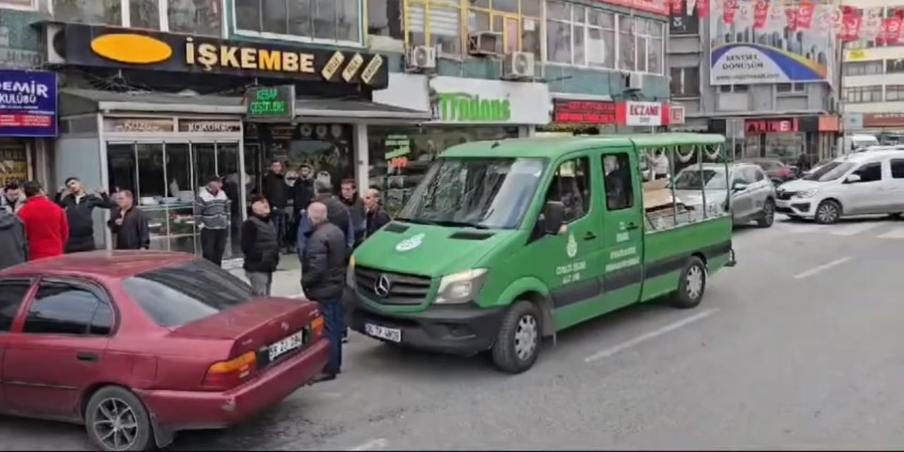 Arkadaşını öldürüp emniyete teslim oldu