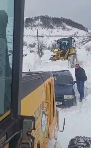 Ordu'da karda mahsur kalan kişi kurtarıldı