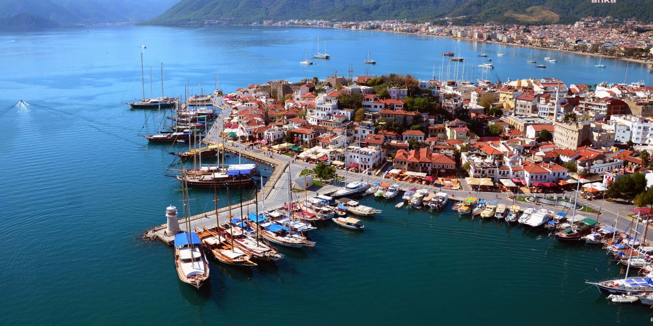 Marmaris'te yeni yıl hazırlıkları başladı