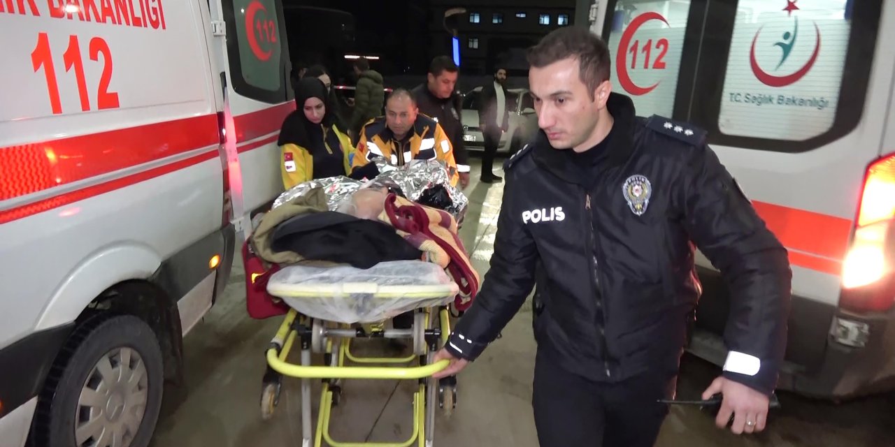 74 yaşındaki yurttaş donmak üzere durakta bulundu