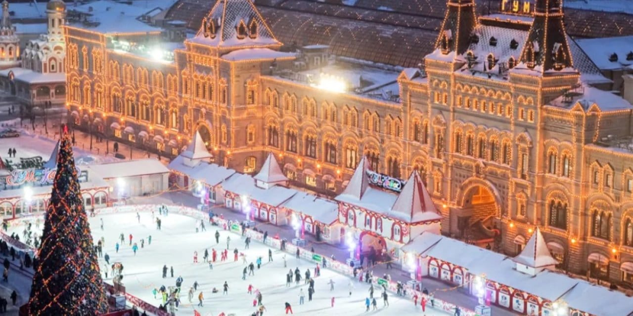 Rusya'da yeni yıl kutlamaları: 5 bin kişilik buz pateni pisti