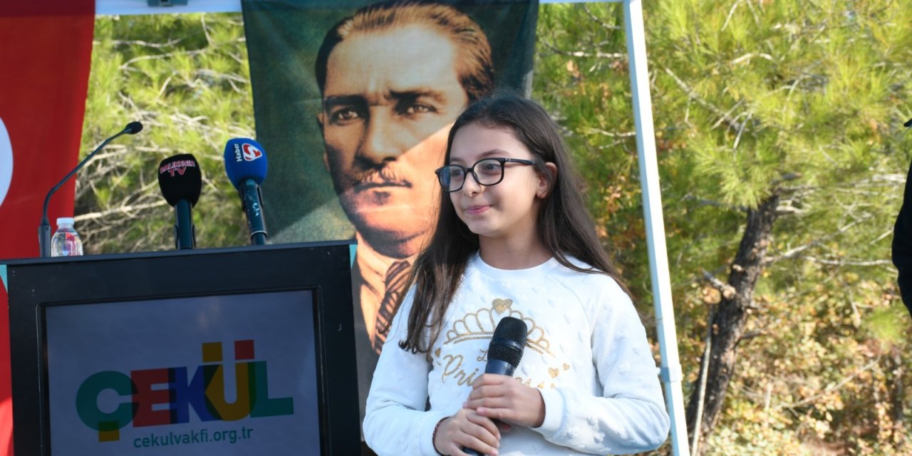 Balıkesir'de 100. Yıl Ormanı Dikim Şenliği’nde fidanlar toprakla buluştu.