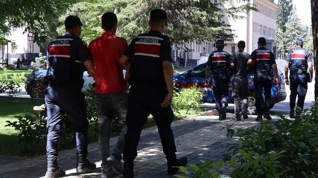 Terör operasyonunda yakalanan 2 zanlı tutuklandı
