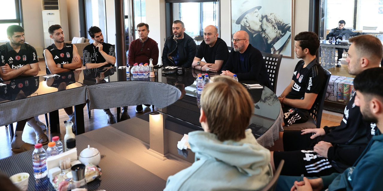 Hüseyin Yücel Ümraniye'de herkesi topladı. Van Bronckhorst alınmadı