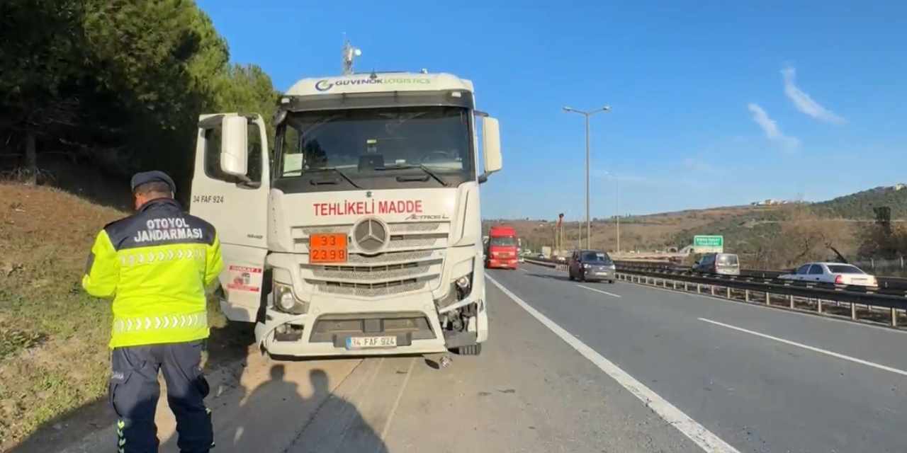 TEM'de kimyasal yüklü tanker ile cip çarpıştı