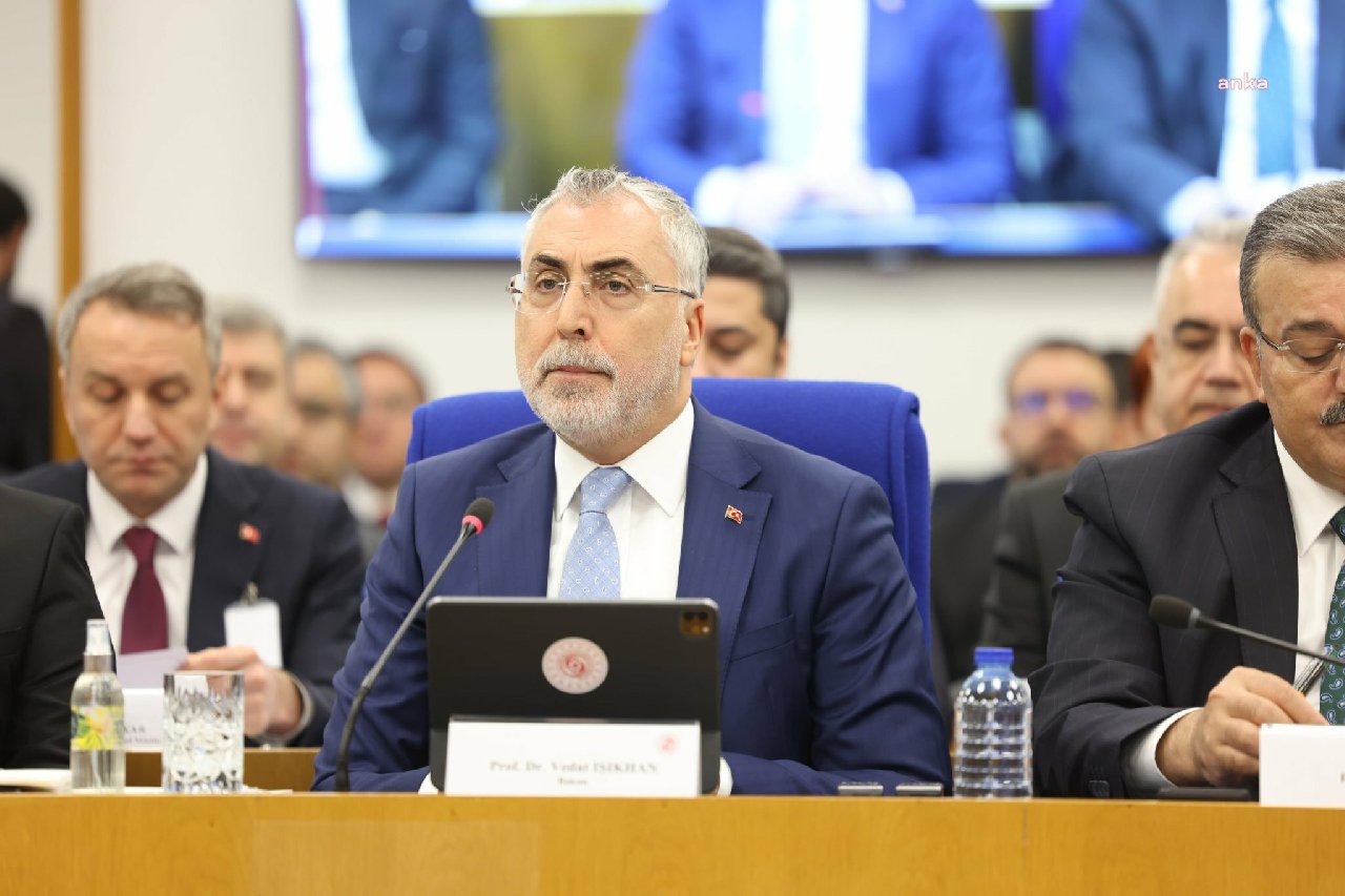 Bakan Işıkhan'dan Kayseri'de bir fabrikada çıkan yangına ilişkin açıklama