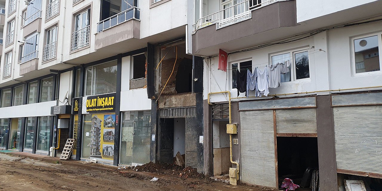 Heyelanın vurduğu binalarda iskana 3 kat sınırı