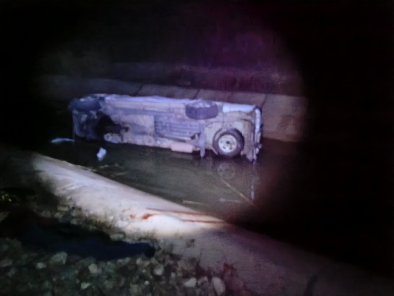 Diyarbakır'da otomobil su kanalına düştü: 3'ü ağır 4 kişi yaralandı