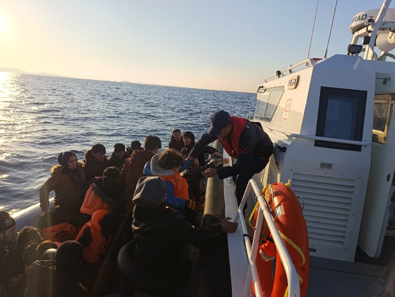 Ayvalık açıklarında 41 düzensiz göçmen kurtarıldı