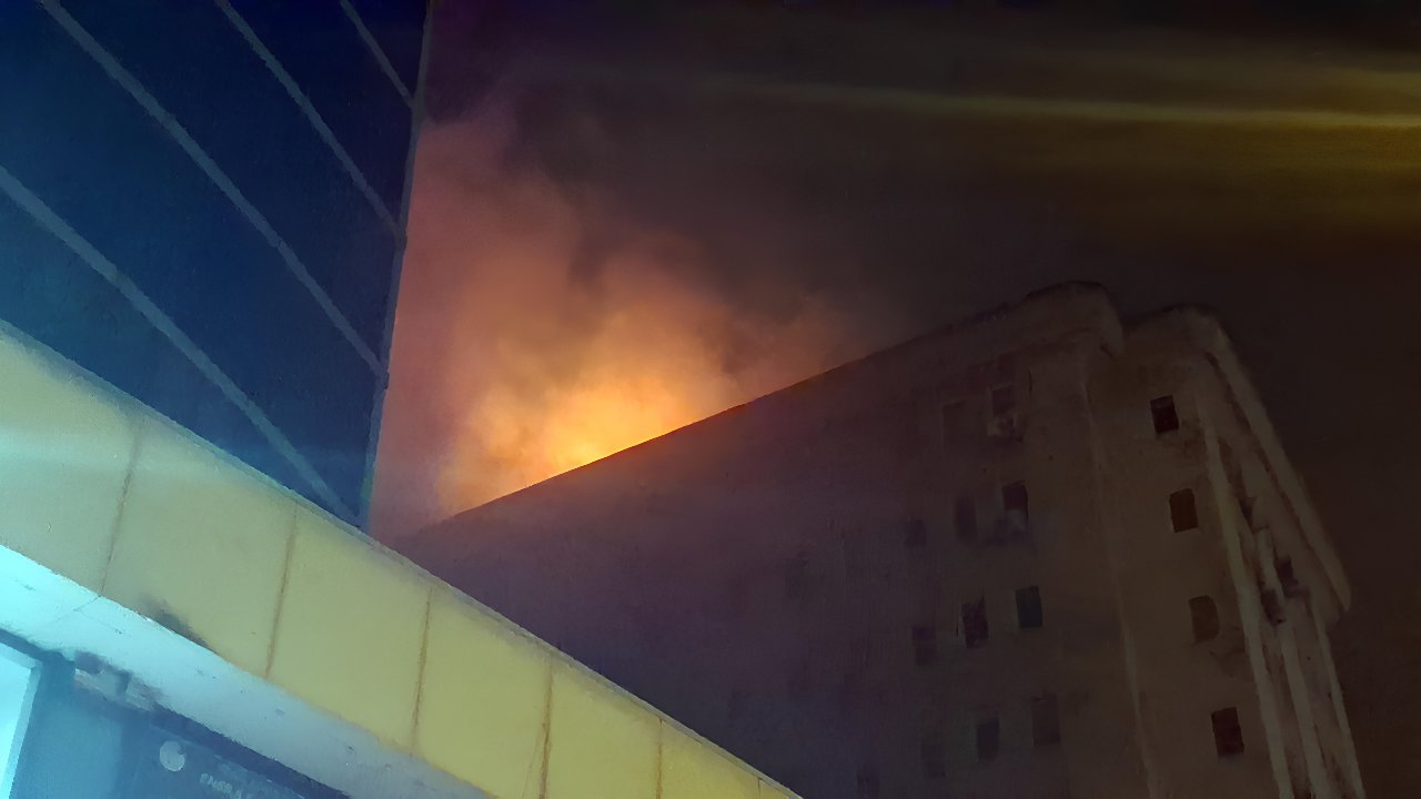 Bursa'da 8 katlı iş hanı yangını söndürüldü