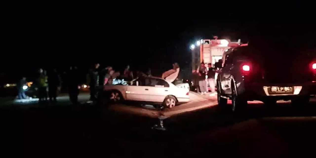 Otomobil ve traktör çarpıştı: 1 ölü 2 yaralı