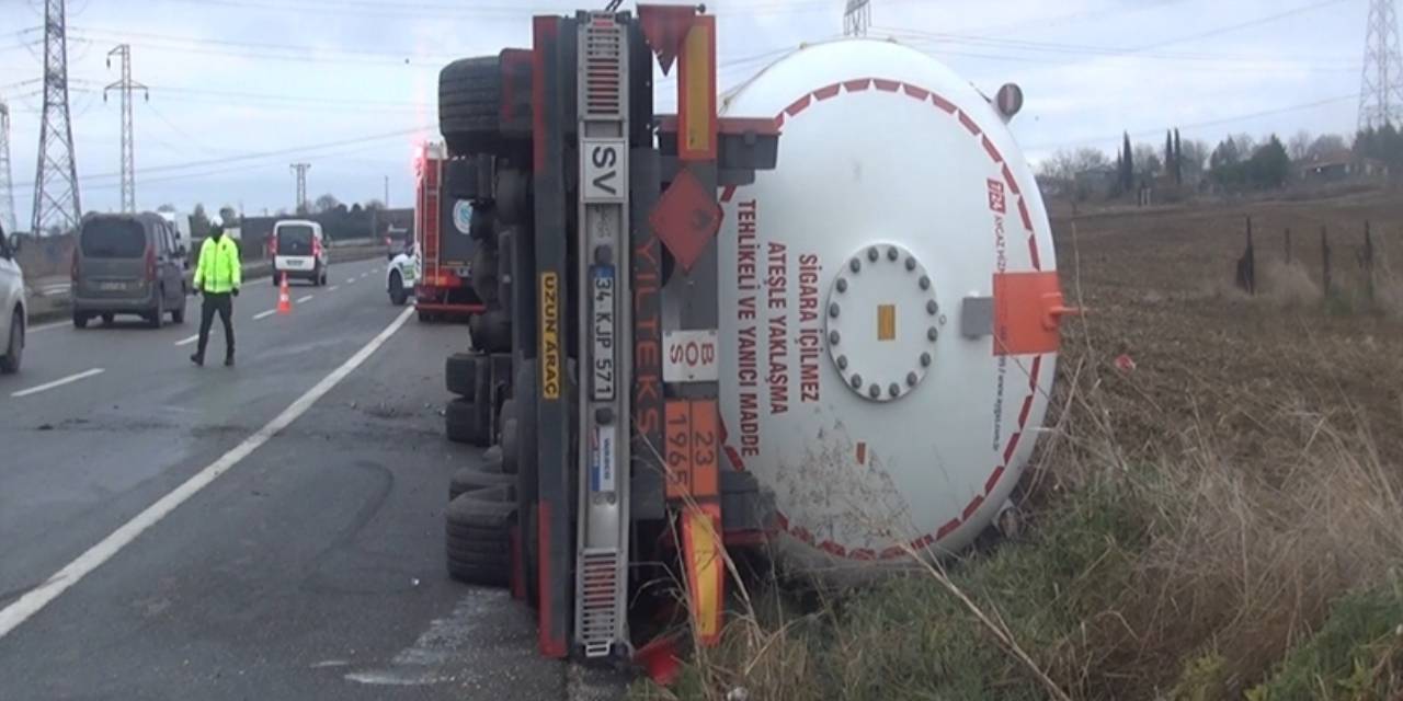 Silivri'de gaz yüklü tanker devrildi. Yaralılar var