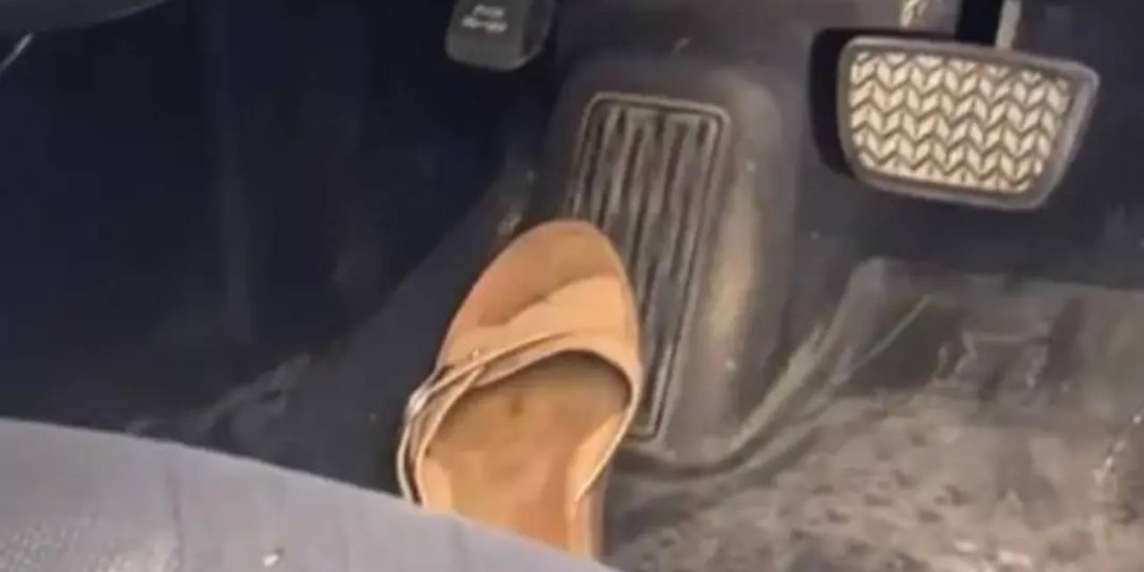 Araba sürerken ayağına sarıldı. Az kalsın ölüyordu