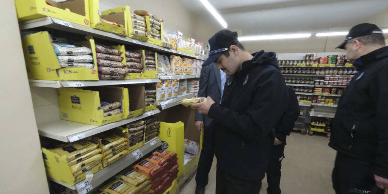 Engelli bireyler zabıta üniforması giyip marketlerde denetim yaptı