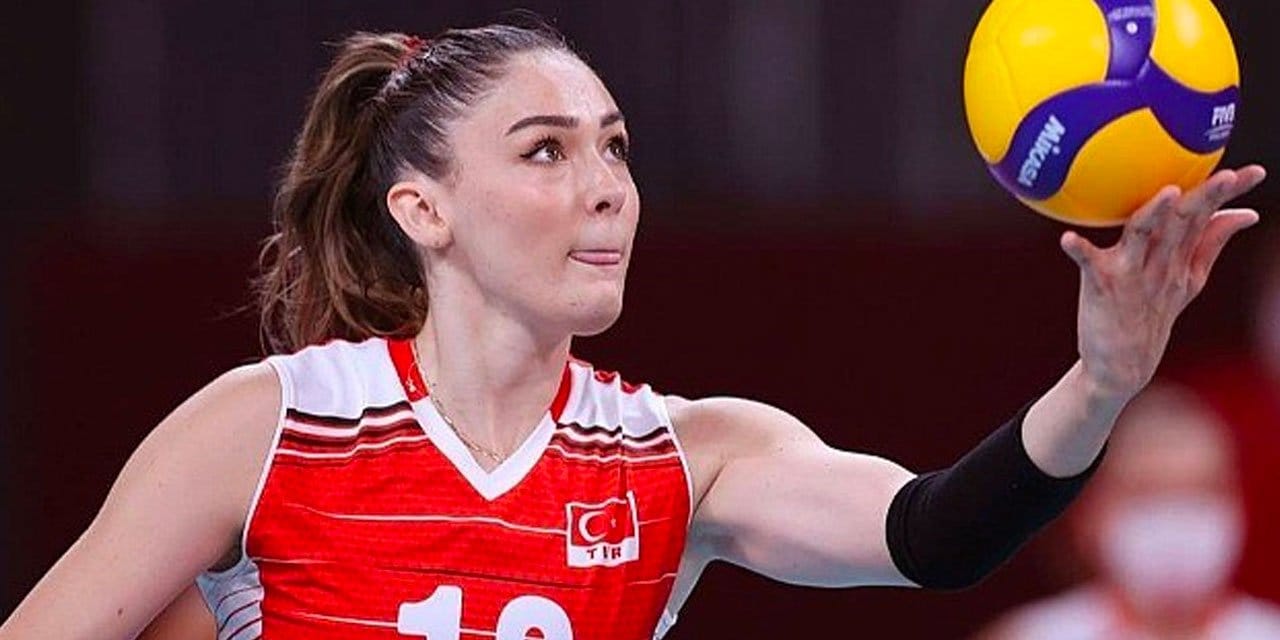 Zehra Güneş Fenerbahçeli oyuncuyu paylaştı. Köpek balıklı mesaj verdi
