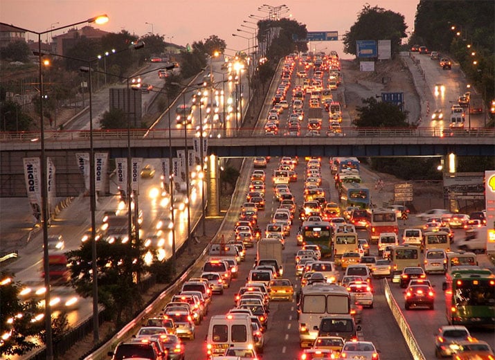 Sağanak İstanbul’u kilitledi. Trafik durma noktasına geldi