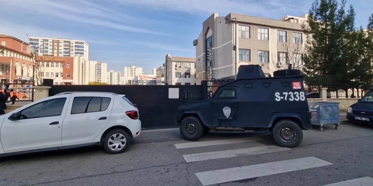 Okulda kimyasal madde paniği. Ekipler alarma geçti