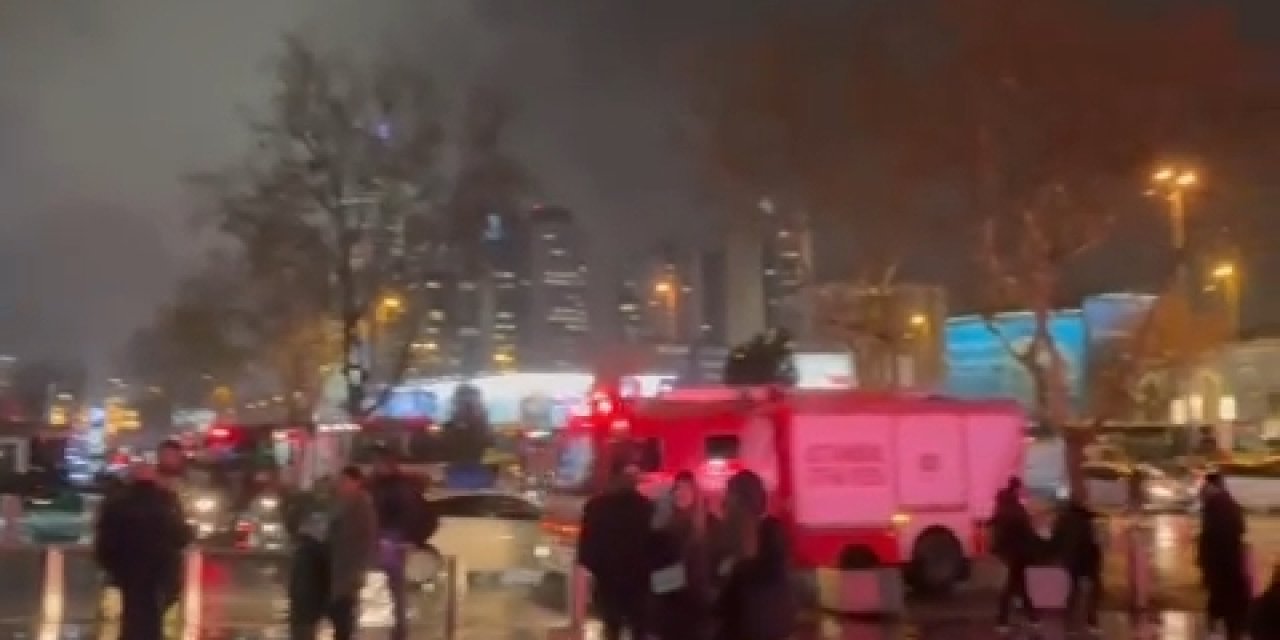 İstanbul'daki AVM'de korkutan yangın