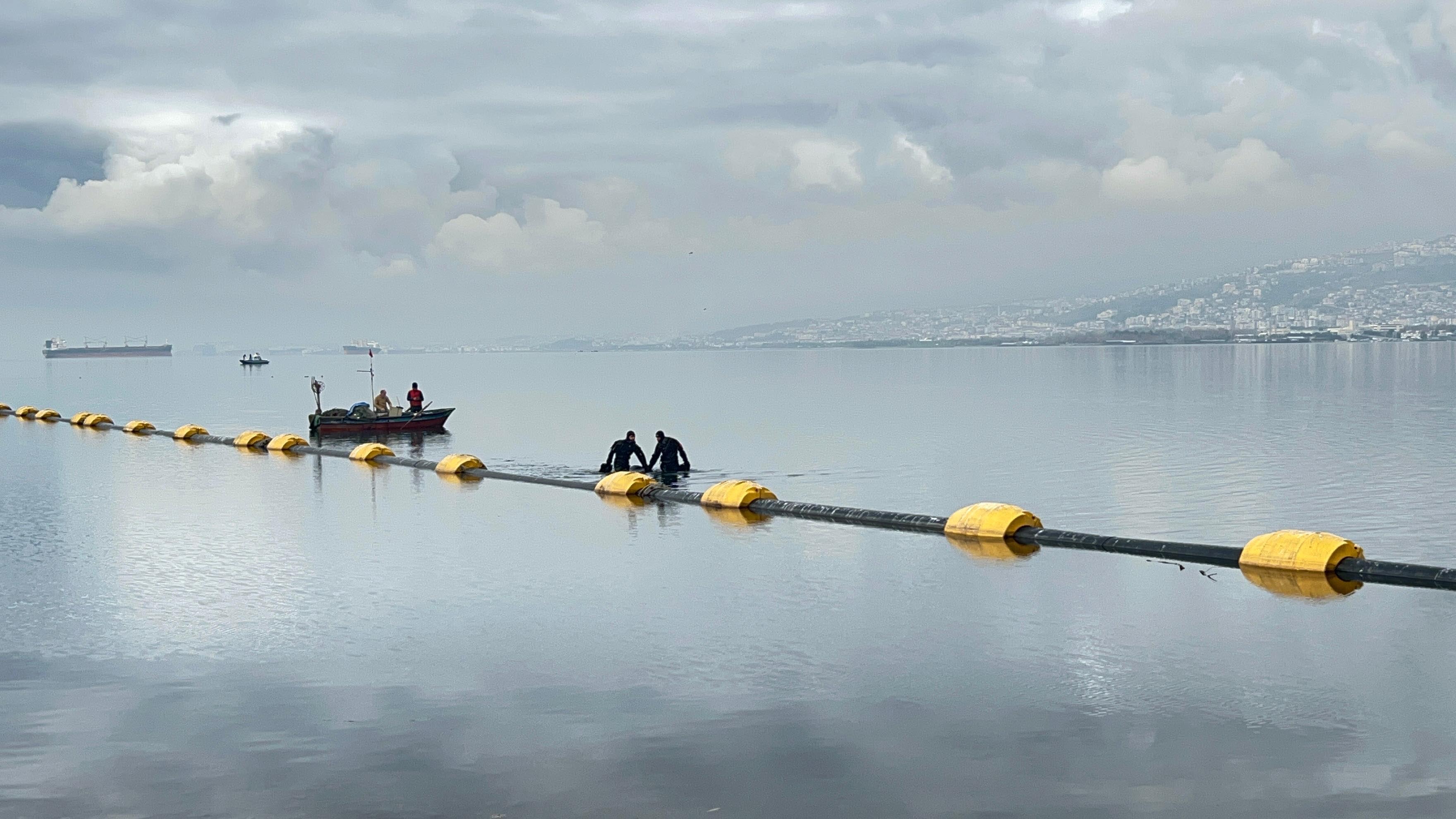 Balıkçıların ağına elleri ve ayakları bağlı bir ceset takıldı