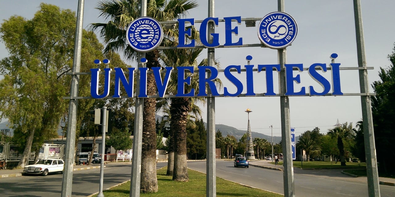 Ege Üniversitesi'ni karıştıran taciz iddiası! Öğrenciler hocalarının arkasında durdu