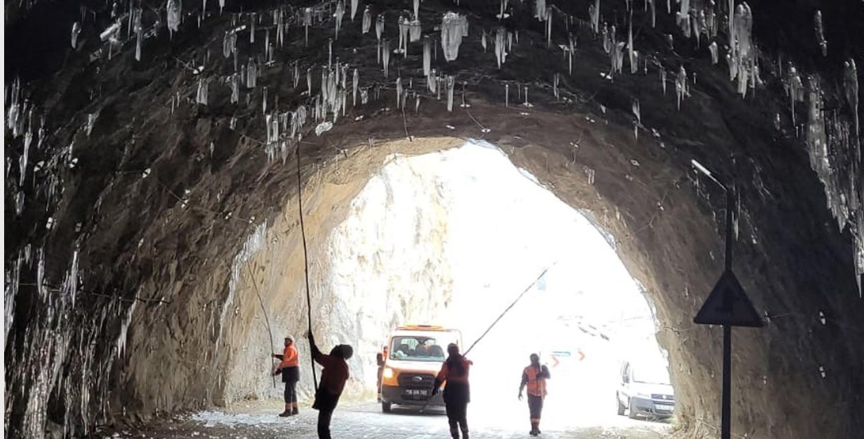 Yapımı 130 yıl sürmüştü. Eksi 11 derecelere düşen soğukta her yerini buz sarkıtları kapladı
