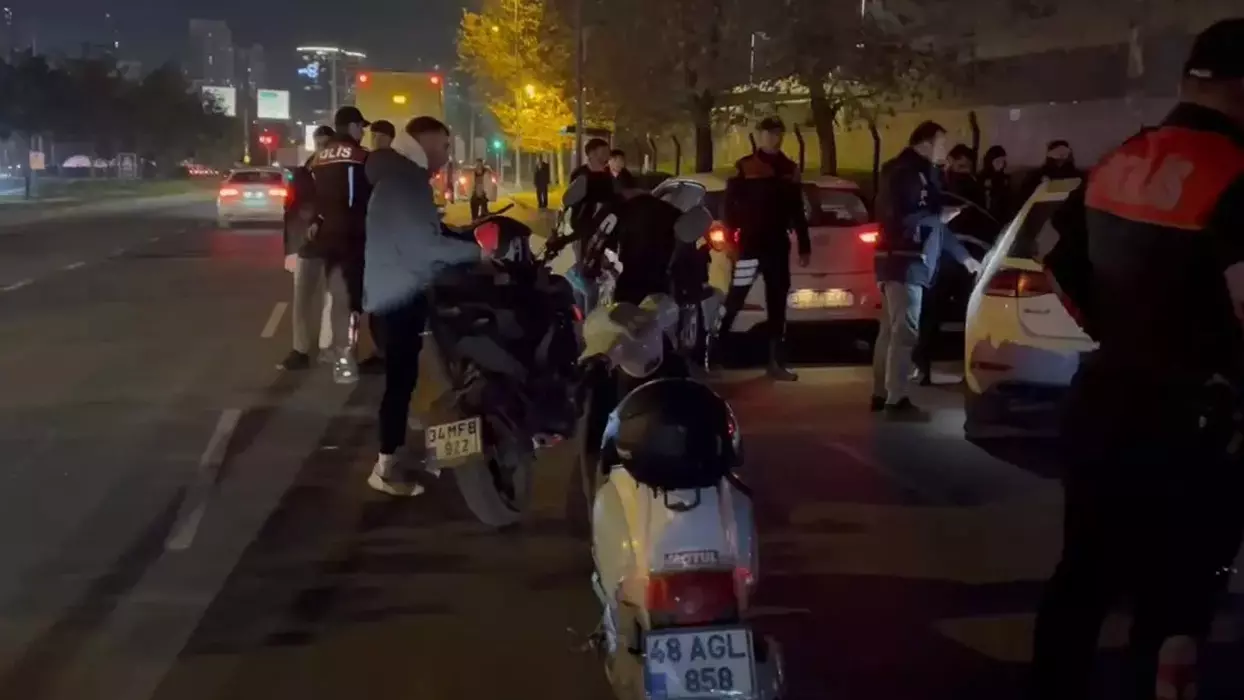 Esenyurt'ta aranan 10 şüpheli yakalandı