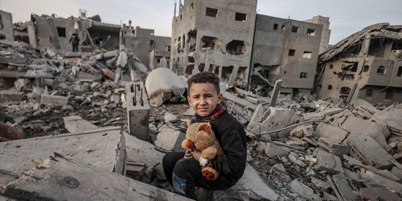 İsrail Gazze'de sivilleri hedef aldı: 5 ölü