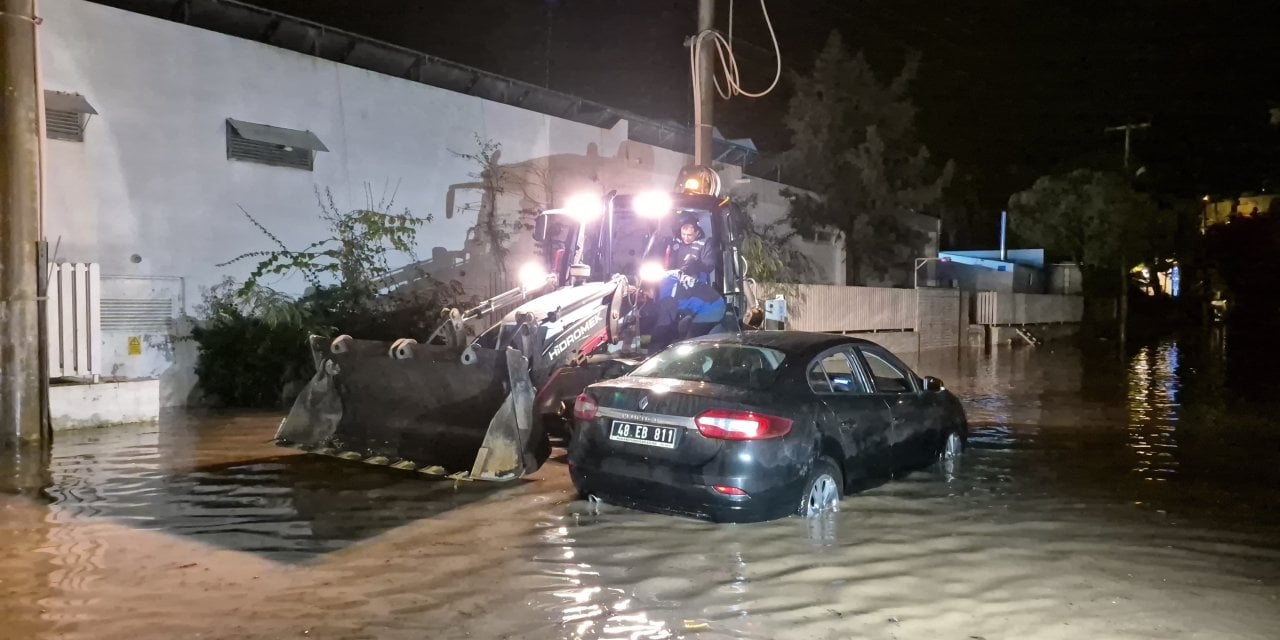 Bodrum'u sel bastı. 11'den fazla evi su bastı