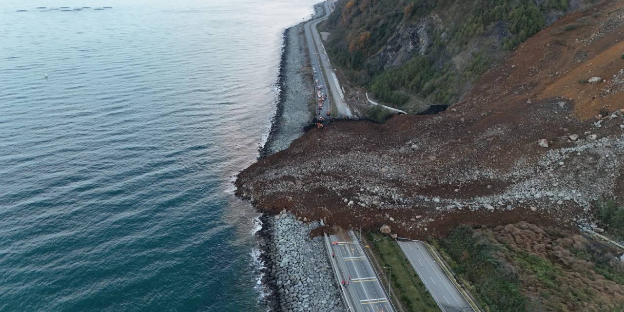 Karadeniz Sahil Yolu ulaşıma kapandı