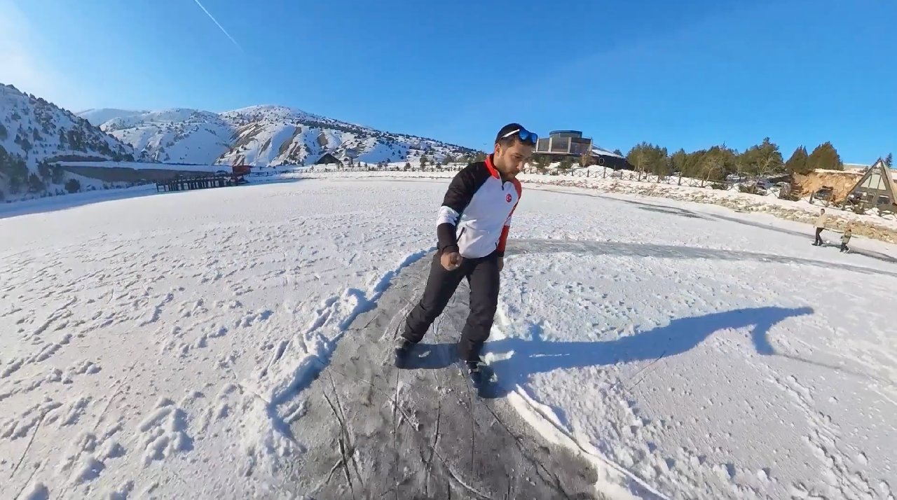 1700 rakımda donan gölde buz pateni