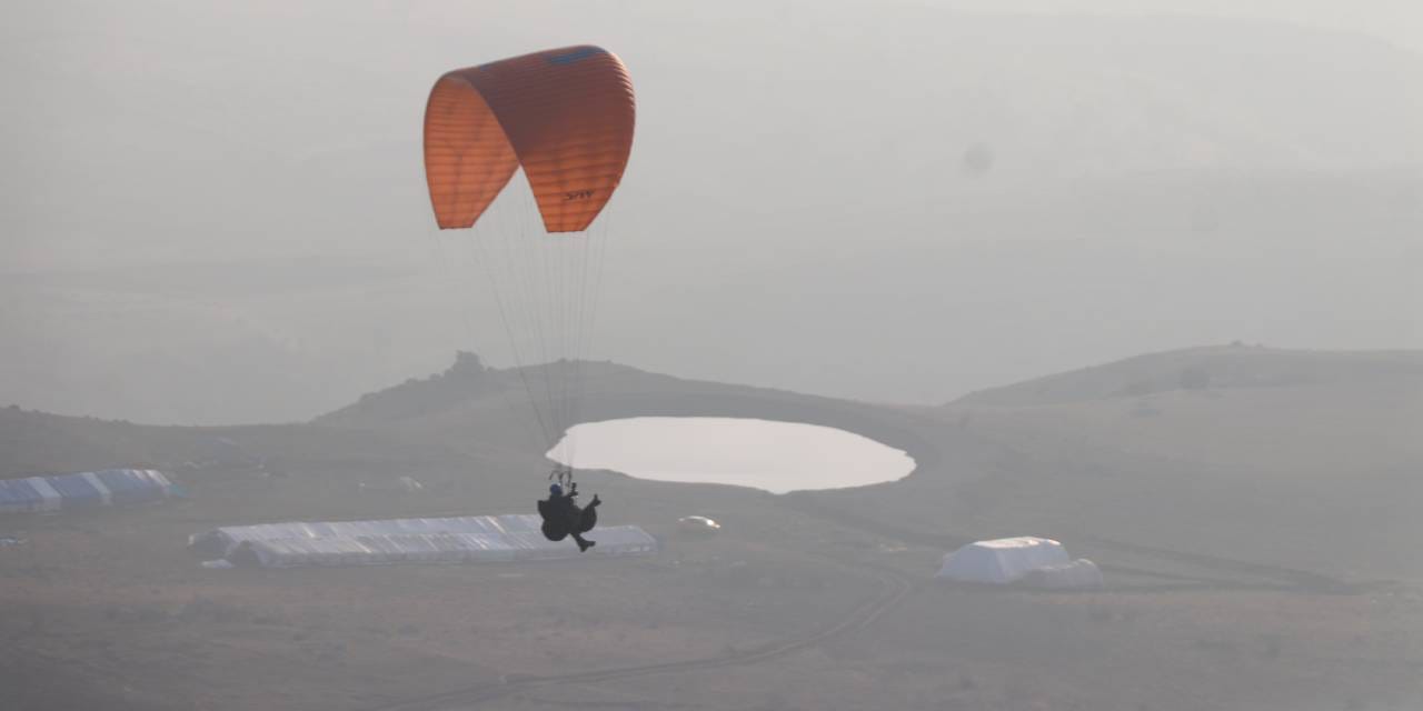 Siirt'te bedensel engelli Bekir'in yamaç paraşütü hayali gerçekleşti