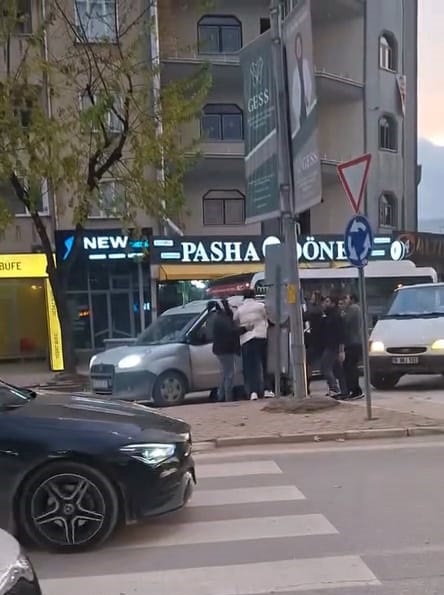 ‘Yol verme’ tartışması kavgaya dönüştü